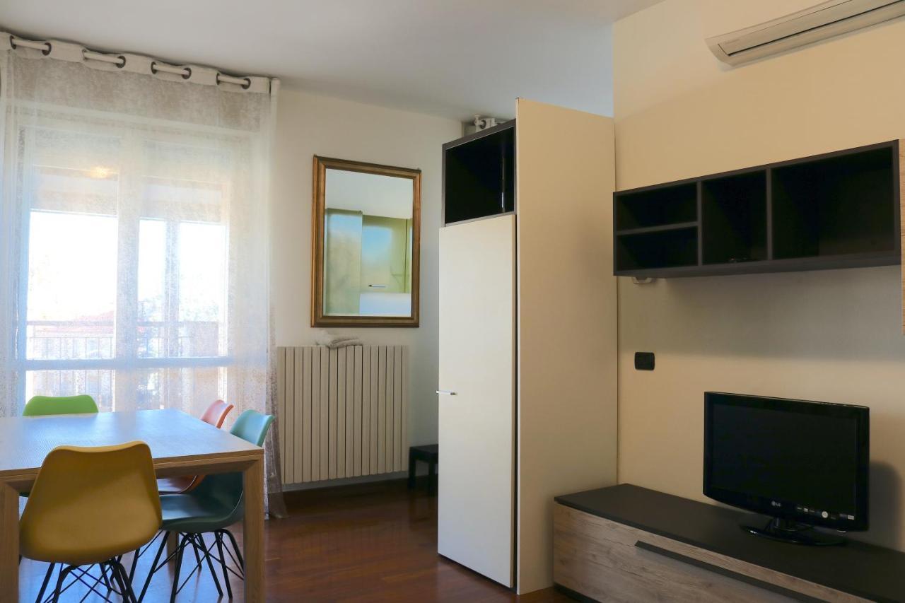 Apartamento Happy Flat With Terrace Milán Exterior foto