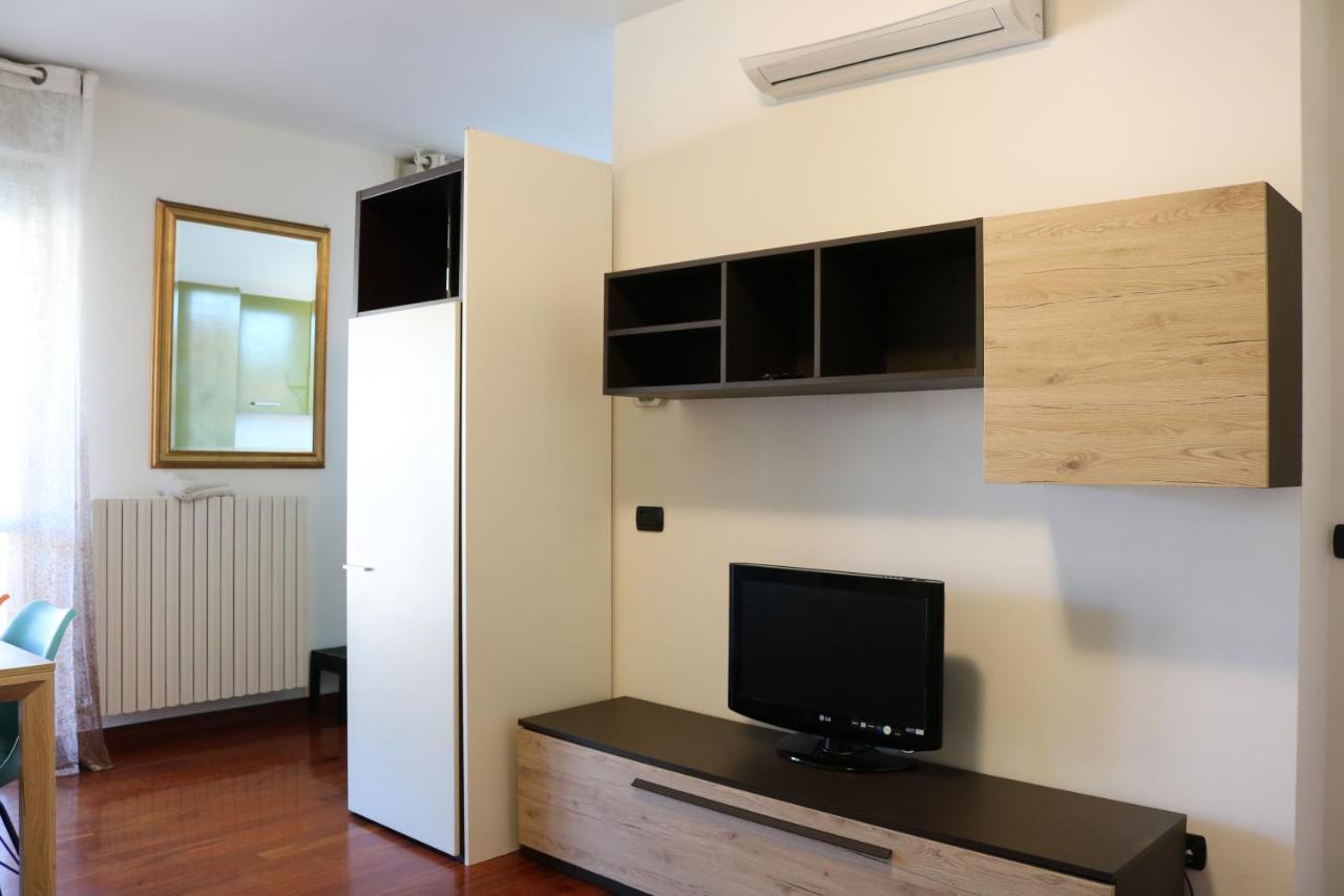 Apartamento Happy Flat With Terrace Milán Exterior foto
